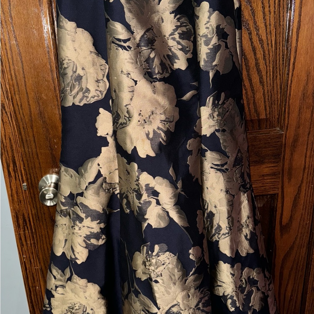 Dress - Picture 4 of 12